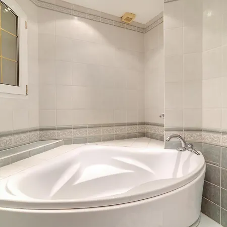 Stylovy Dum U Vinic S Bazenem Casa de Férias